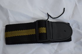 Gitarrengurt, Nylon, mit farbigem Mittelstreifen